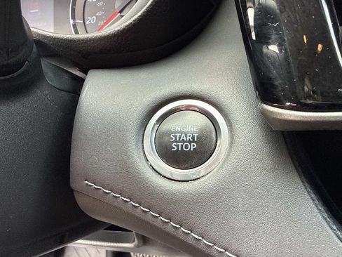Used 2020 Toyota Highlander L AWD/4WD image 35