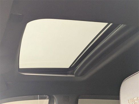 Certified 2022 Chevrolet Silverado 1500 High Country w/ High Country Premium Package image 13