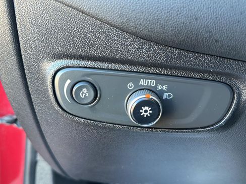 Used 2018 Chevrolet Equinox LT image 27