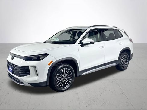 New 2025 Volkswagen Tiguan S image 2