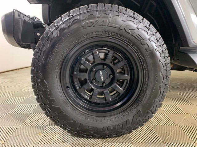 Used 2019 Jeep Wrangler Unlimited Sahara w/ Cold Weather Group AWD/4WD image 34