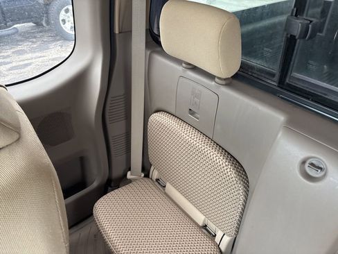 Used 2013 Nissan Frontier SV image 23