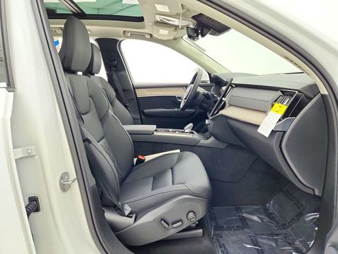 New 2025 Volvo XC90 B6 Core w/ Climate Package image 18