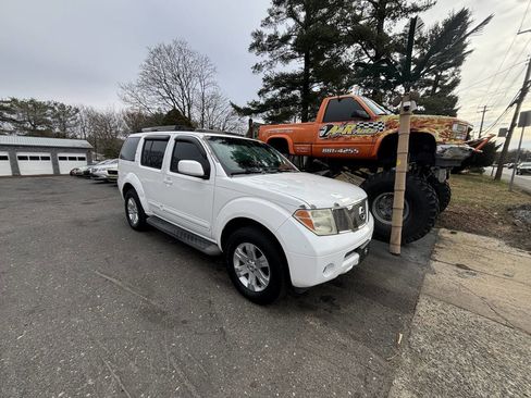 Used 2006 Nissan Pathfinder LE image 2