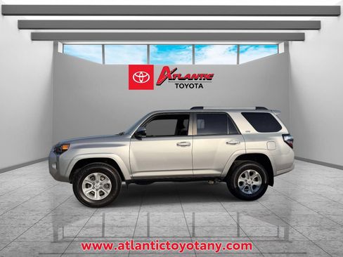 Used 2024 Toyota 4Runner SR5 AWD/4WD image 4