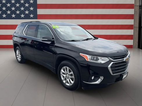Used 2020 Chevrolet Traverse LT image 1