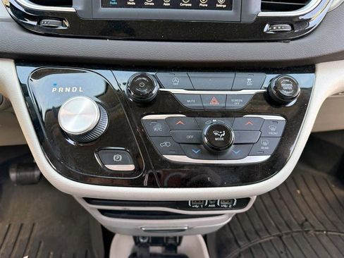 Used 2021 Chrysler Voyager Lxi FWD image 15
