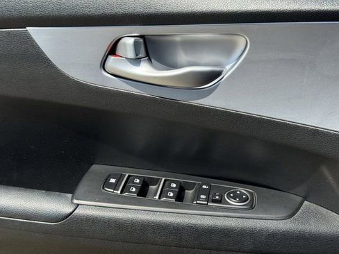 Used 2022 Kia Forte LXS image 21