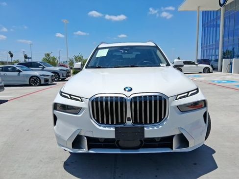 Used 2023 BMW X7 xDrive40i w/ Parking Assistance Package AWD/4WD image 2