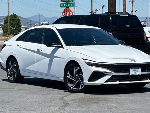 Certified 2025 Hyundai Elantra SEL w/ Cargo Package FWD image 2