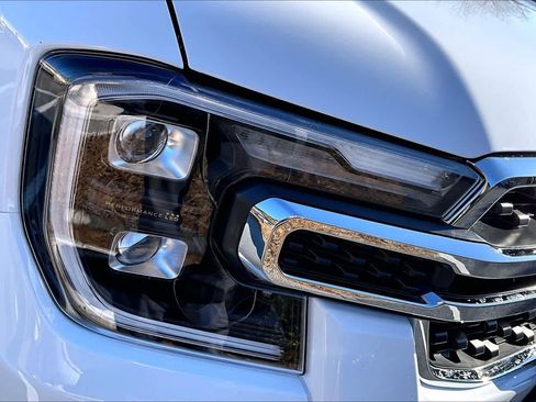 Used 2025 Ford Ranger Lariat w/ Chrome Accent Package image 26