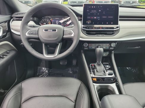 Used 2025 Jeep Compass Limited AWD/4WD image 10