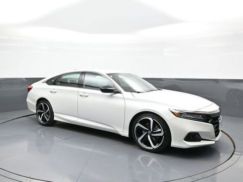 Used 2022 Honda Accord Sport image 4