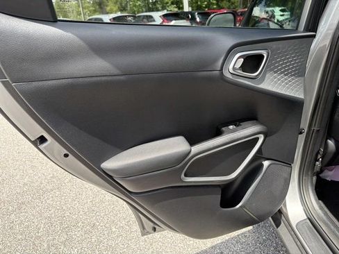 Used 2025 Kia Soul LX w/ LX Technology Package FWD image 12