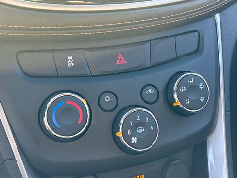 Used 2018 Chevrolet Trax LT w/ LT Convenience Package image 19