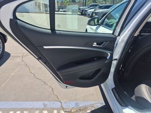 Used 2026 Genesis G70 2.5T image 25