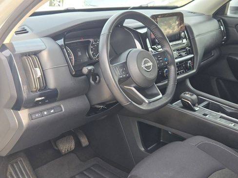 Certified 2025 Nissan Pathfinder SV image 10