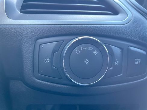 Used 2020 Ford Edge SE image 17