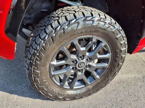 Used 2024 Toyota Tundra Platinum image 5