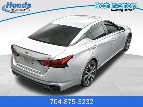 Used 2020 Nissan Altima 2.5 SR w/ Premium Package FWD image 18