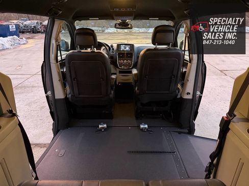 Used 2019 Dodge Grand Caravan SXT image 26