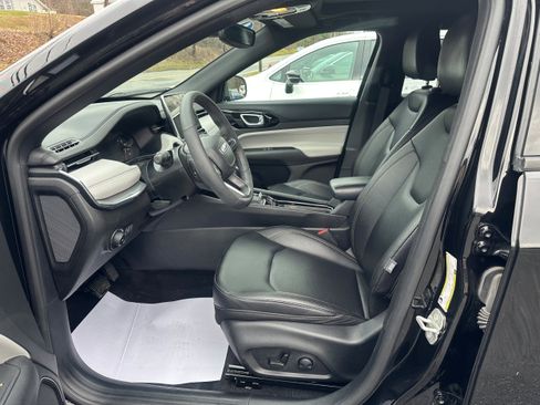 Used 2024 Jeep Compass Limited w/ Sun and Sound Group image 37