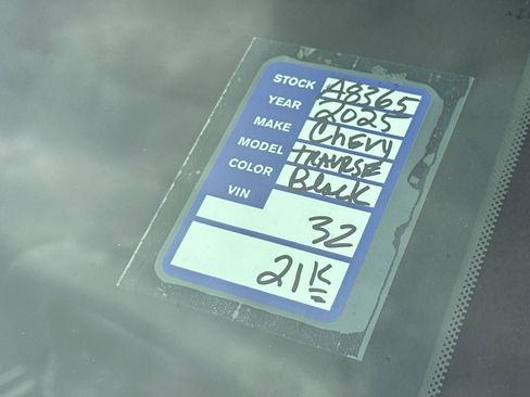 Used 2025 Chevrolet Traverse LT image 26