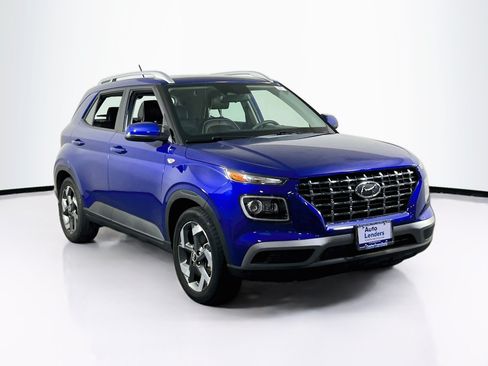 Used 2023 Hyundai Venue Limited w/ Cargo Package FWD image 3