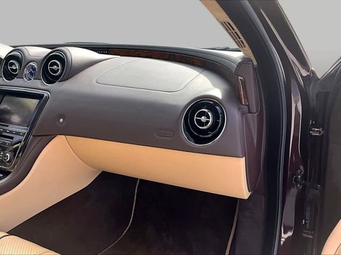 Used 2013 Jaguar XJ RWD image 18
