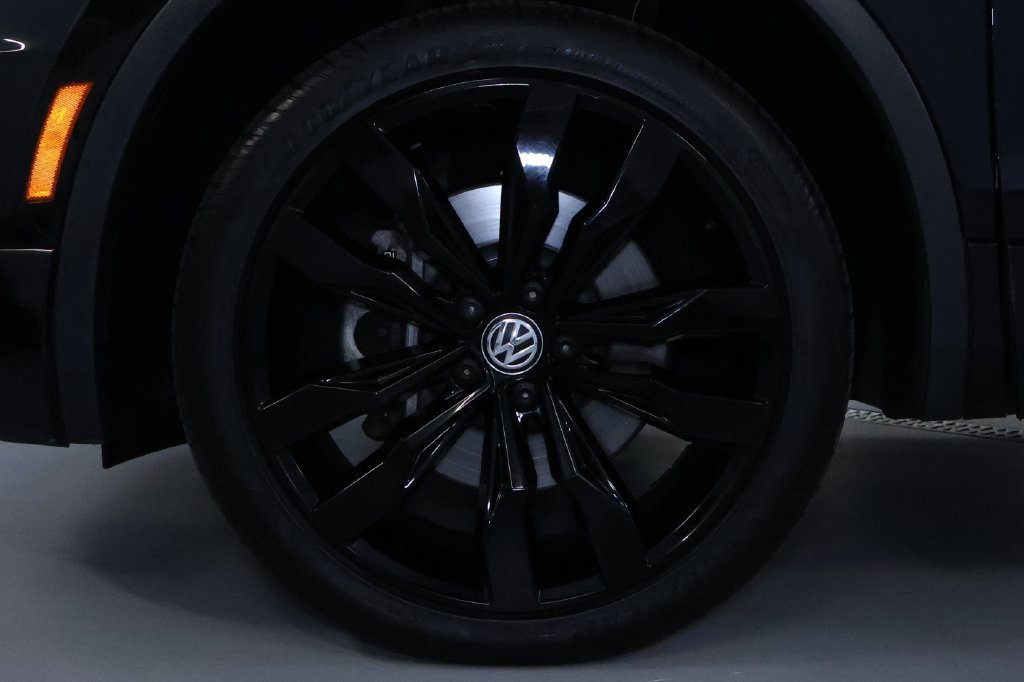 Used 2021 Volkswagen Tiguan SE R-Line AWD/4WD image 34