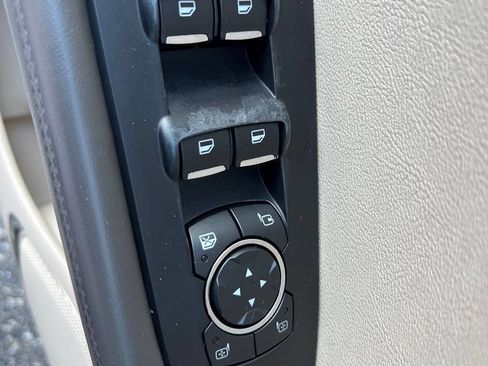 Used 2017 Lincoln MKX Select image 27