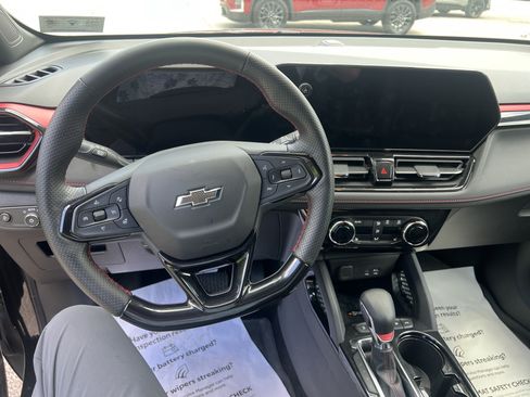 Used 2024 Chevrolet TrailBlazer RS w/ Convenience Package AWD/4WD image 8