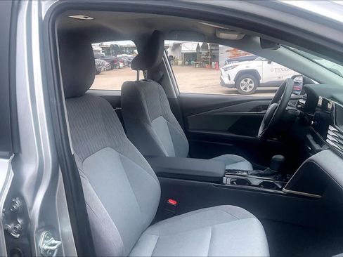 Used 2025 Toyota Camry LE w/ Convenience Package FWD image 9