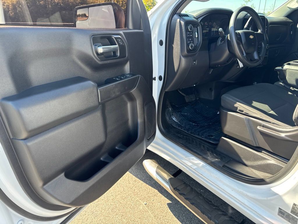 Used 2020 Chevrolet Silverado 1500 Custom w/ Custom Value Package AWD/4WD image 27