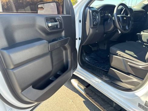 Used 2020 Chevrolet Silverado 1500 Custom w/ Custom Value Package AWD/4WD image 27