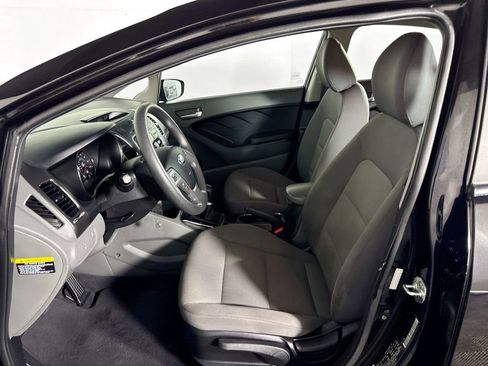 Used 2017 Kia Forte LX image 11