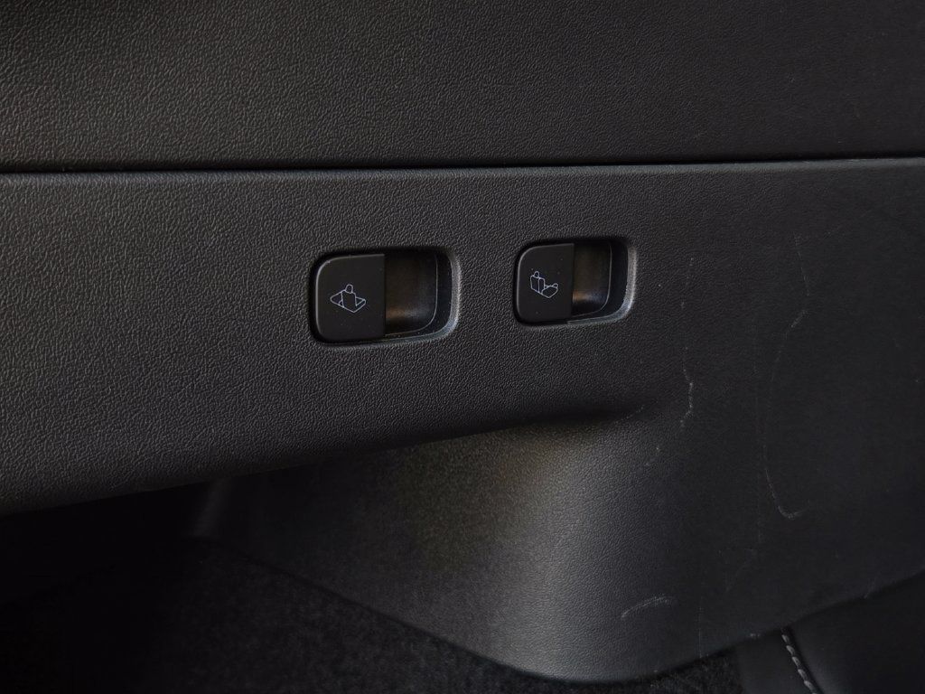 Used 2024 Tesla Model Y Long Range AWD/4WD image 32