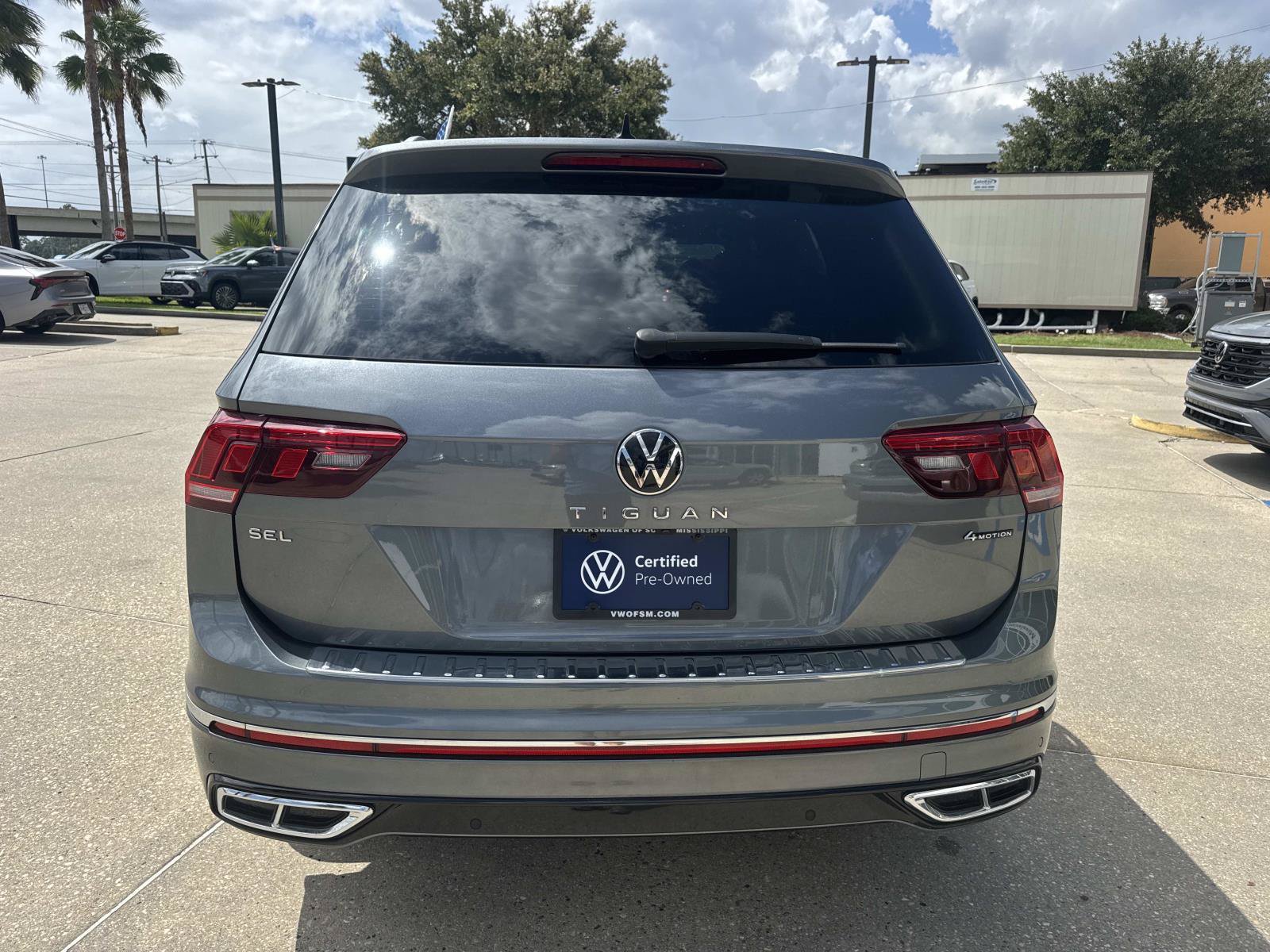 Used 2023 Volkswagen Tiguan SEL R-Line AWD/4WD image 6