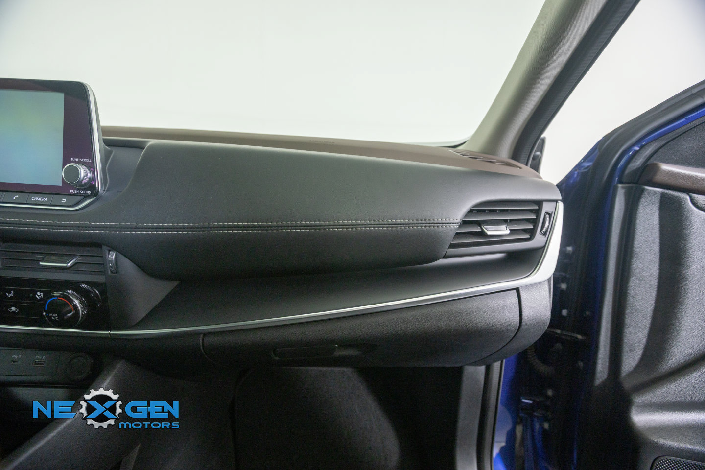 Used 2021 Nissan Rogue S AWD/4WD image 8