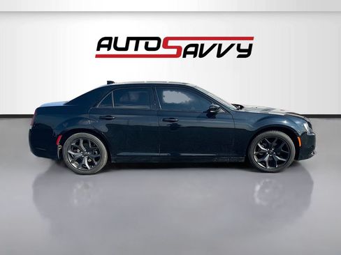 Used 2023 Chrysler 300 S w/ Comfort Group RWD image 8