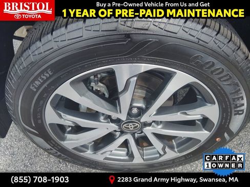 Used 2024 Toyota Corolla Cross XLE w/ Convenience Package AWD/4WD image 11