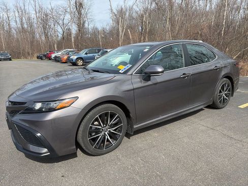 Used 2023 Toyota Camry SE w/ Cold Weather Package image 4