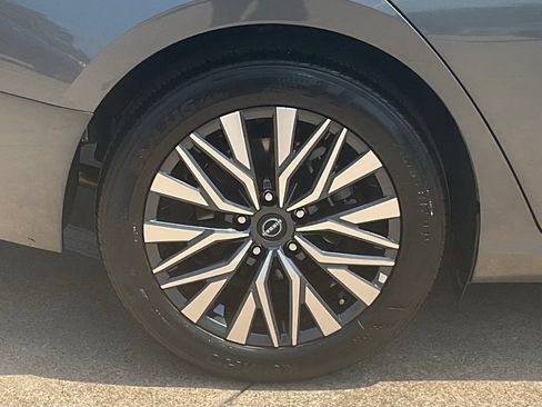 Used 2025 Nissan Altima 2.5 SV FWD image 7