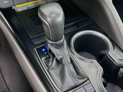 Used 2018 Toyota Camry XLE image 24