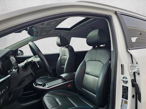 Used 2022 Kia Niro EX Premium image 20