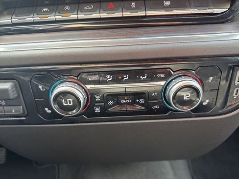 Used 2025 GMC Sierra 1500 SLT image 11