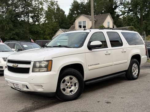 Used 2009 Chevrolet Suburban LT w/ Luxury Package RWD image 2