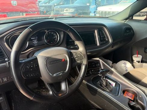 Used 2022 Dodge Challenger SXT RWD image 5