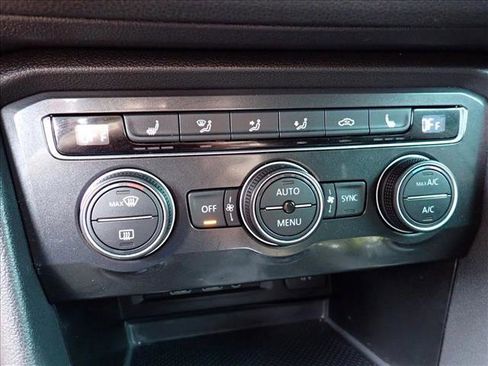 Used 2018 Volkswagen Tiguan SEL AWD/4WD image 23