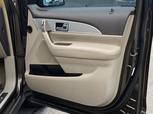 Used 2011 Lincoln MKX 2WD w/ 101A Rapid Spec Order Code image 34